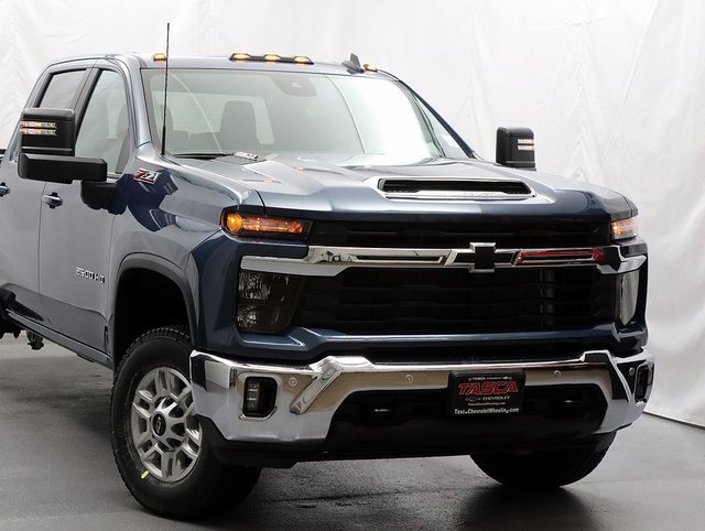 2025 Chevrolet Silverado 2500HD LT photo 2