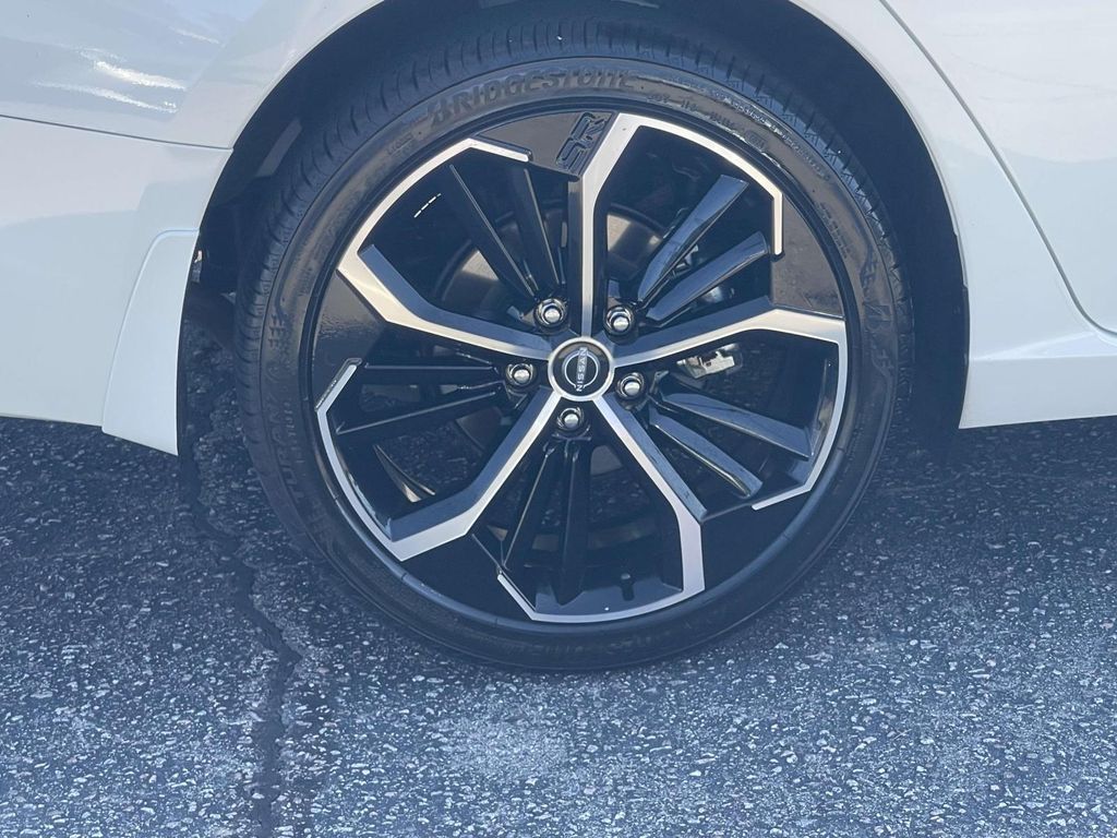 2024 Nissan Altima 2.5 SR photo 7