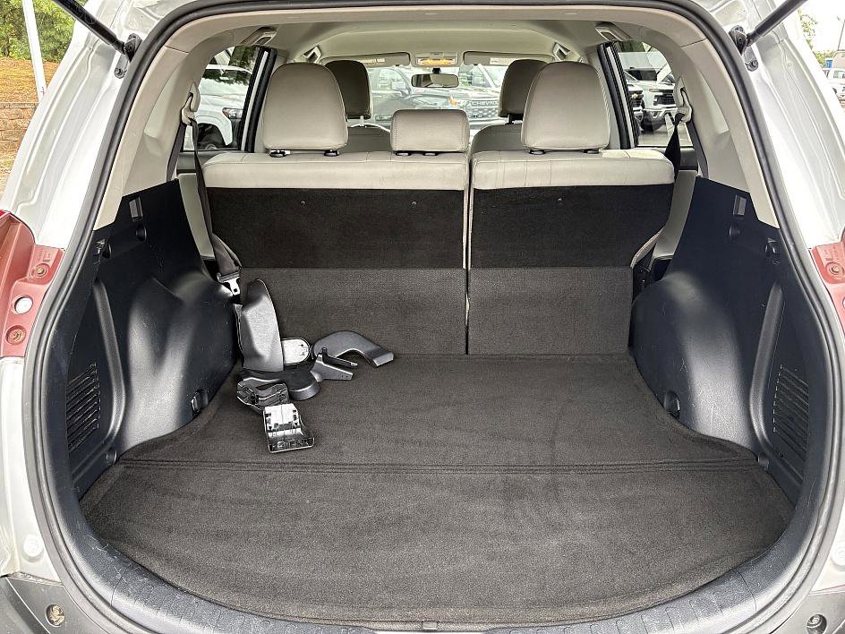 2015 Toyota RAV4 LE photo 10
