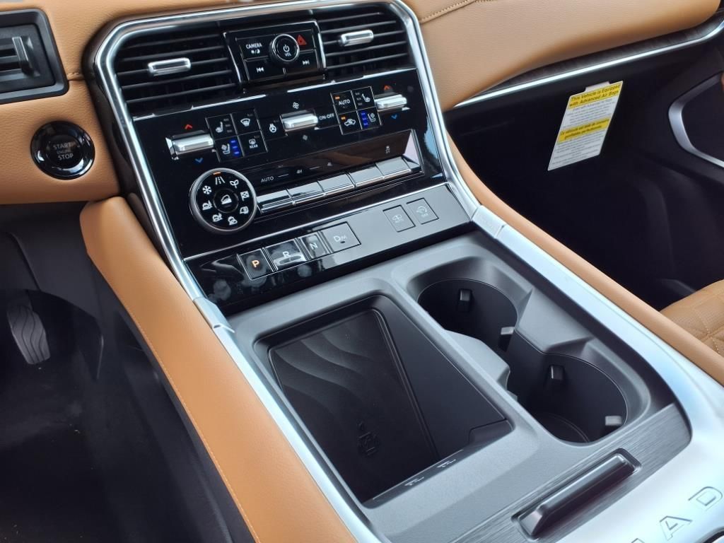 2025 Nissan Armada Platinum Reserve photo 7