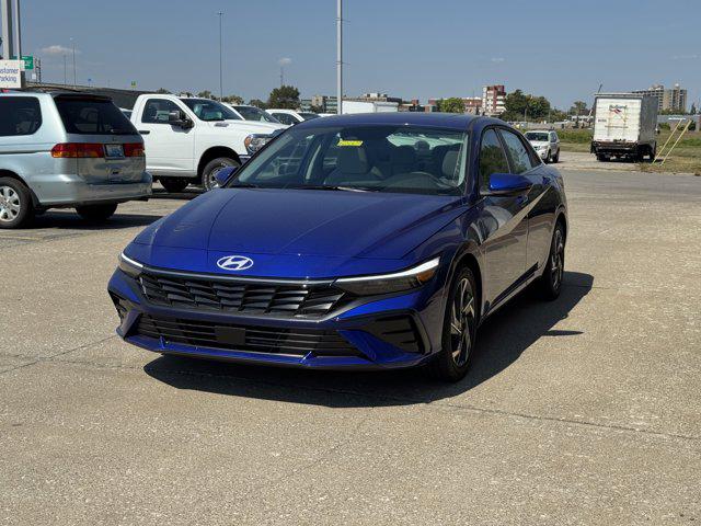 2025 Hyundai Elantra Limited photo 9