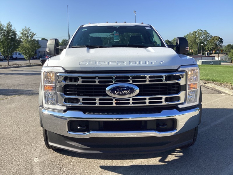 2024 Ford F-550 photo 2