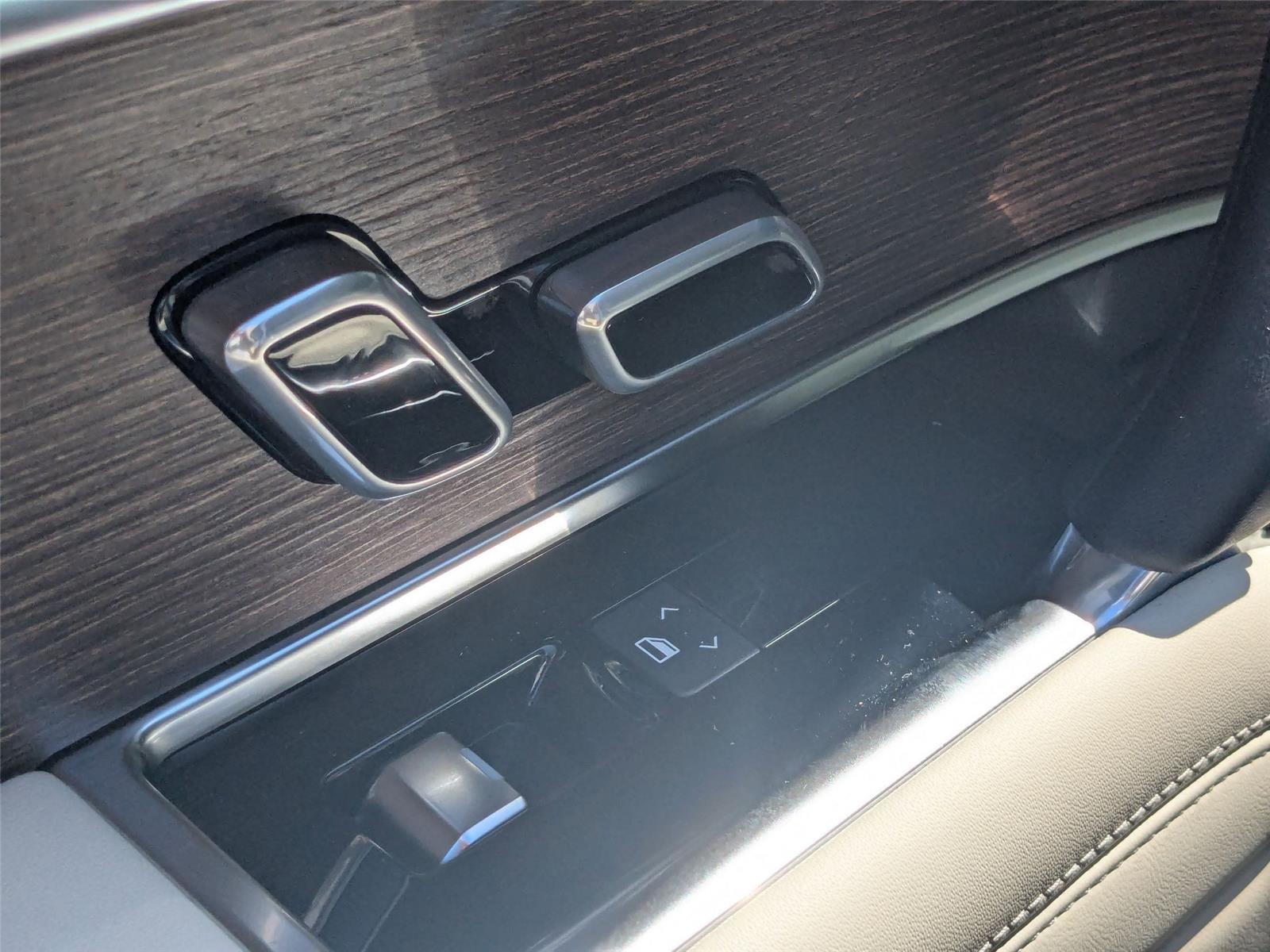 2025 Land Rover Range Rover SE photo 20