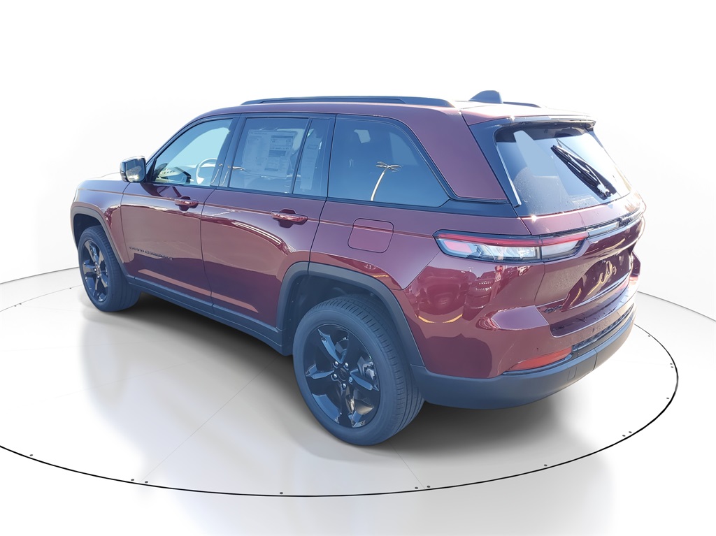 2025 Jeep Grand Cherokee Limited photo 3