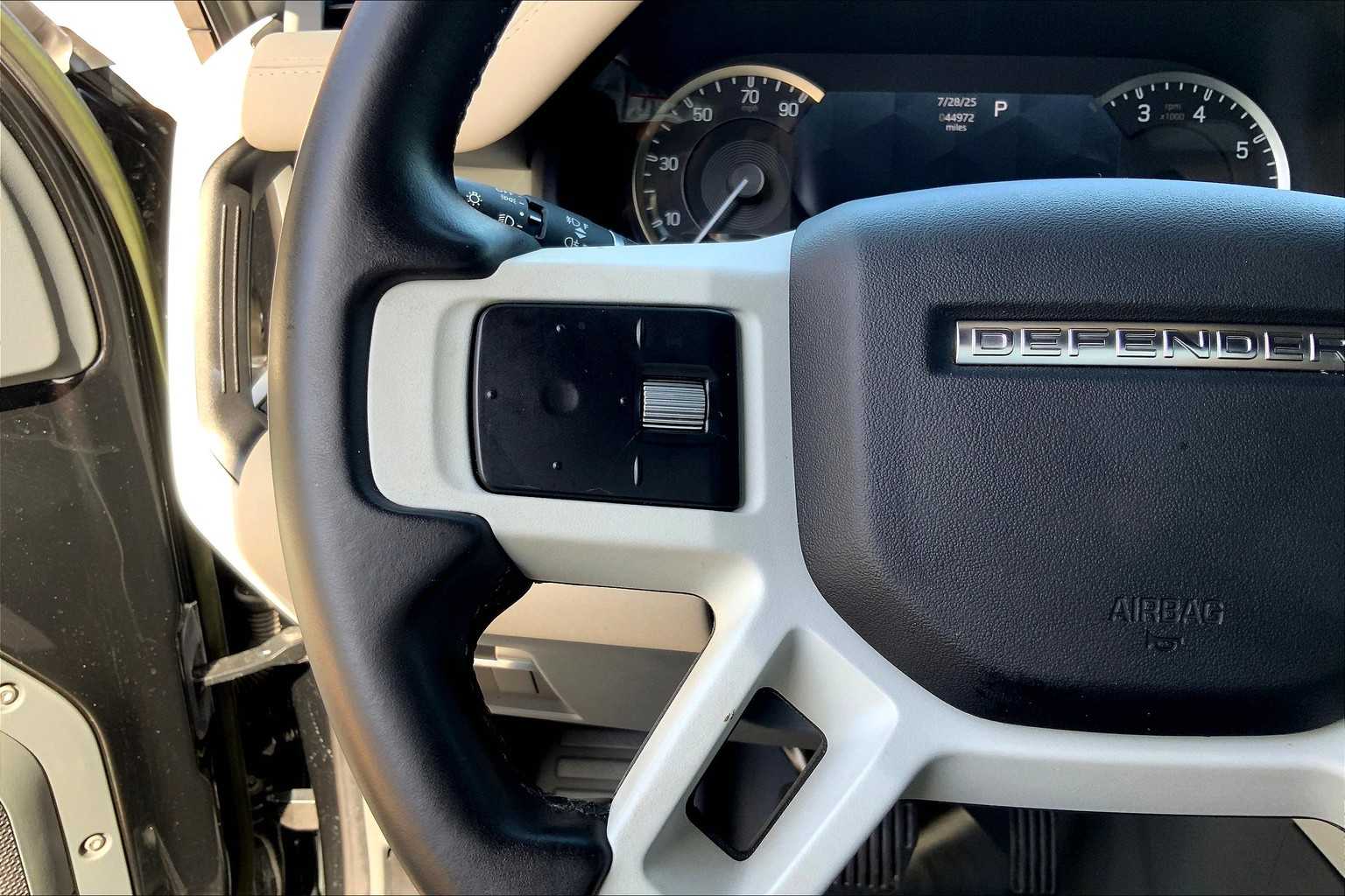 2023 Land Rover Defender X-Dynamic SE photo 41