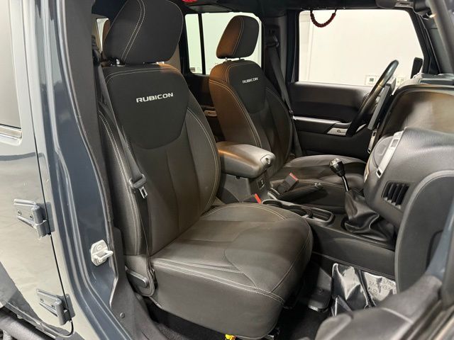 2016 Jeep Wrangler Unlimited Rubicon photo 27