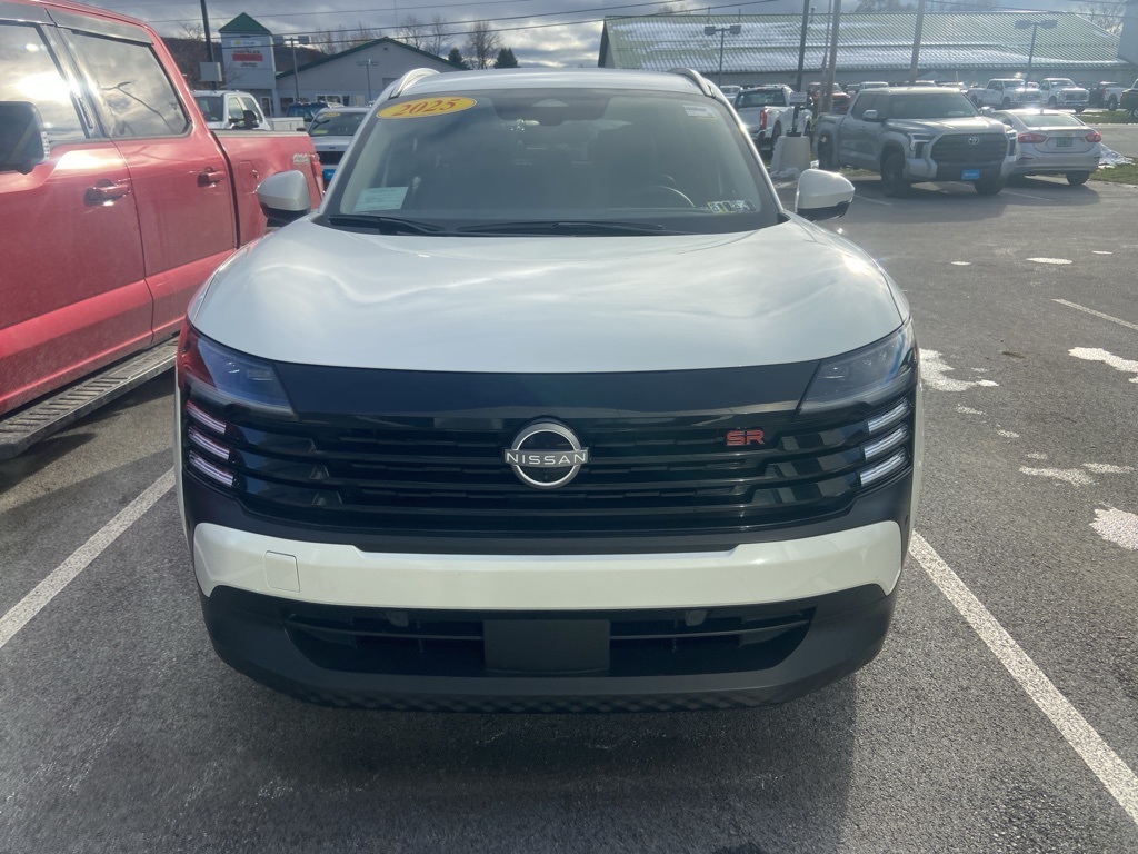 2025 Nissan Kicks SR photo 2