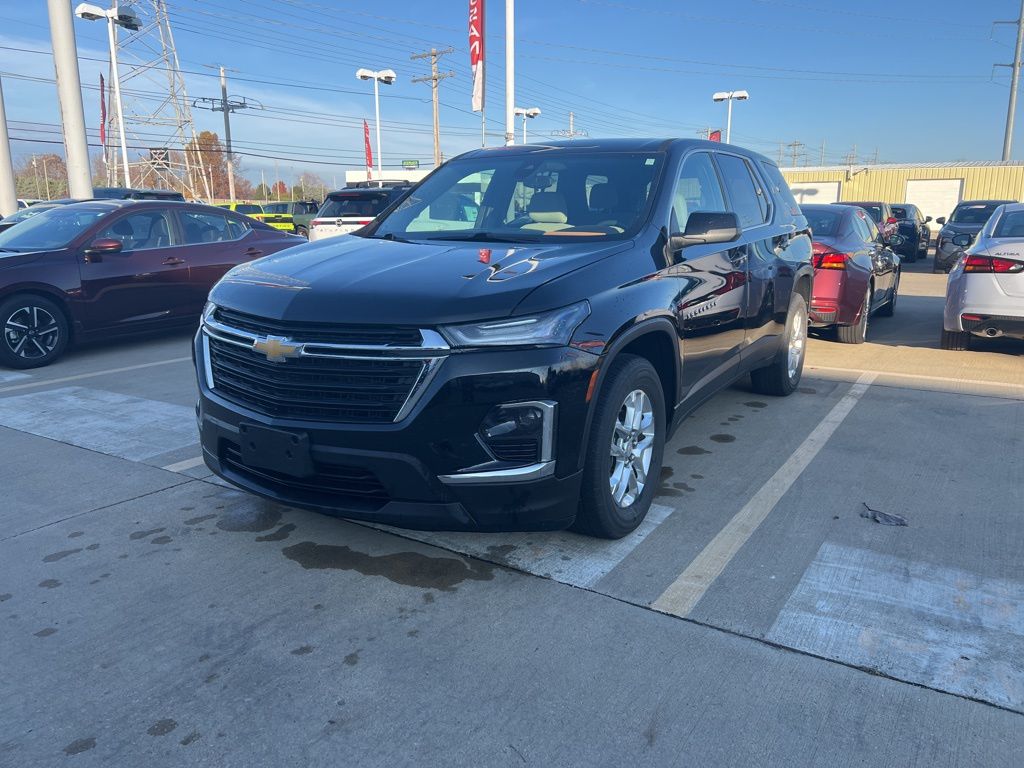 2022 Chevrolet Traverse LS photo 3