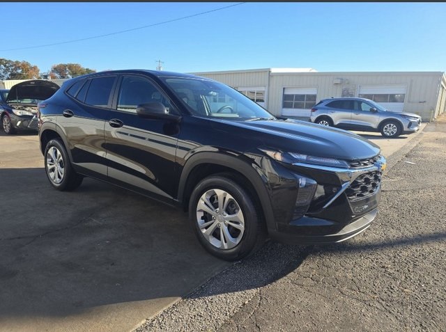 2025 Chevrolet Trax LS's photo