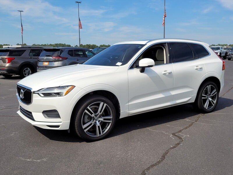 2020 Volvo XC60 T6 Momentum photo 2