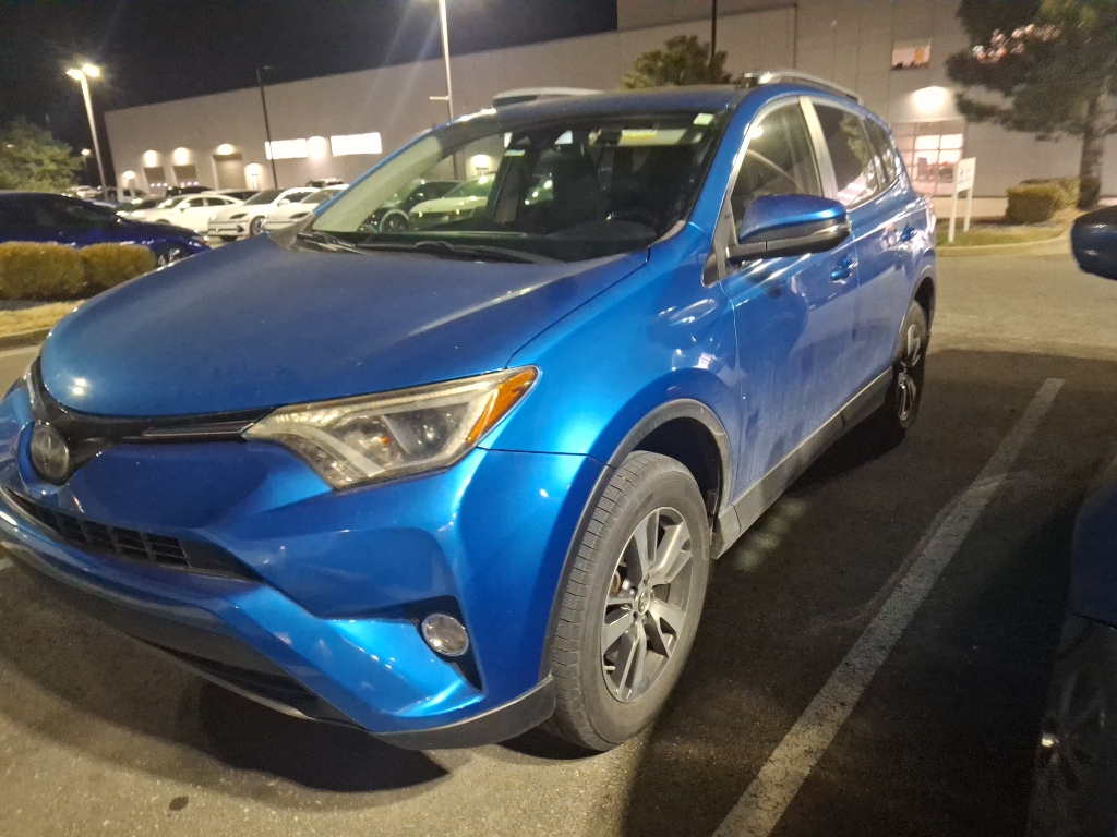 2018 Toyota RAV4 XLE's photo