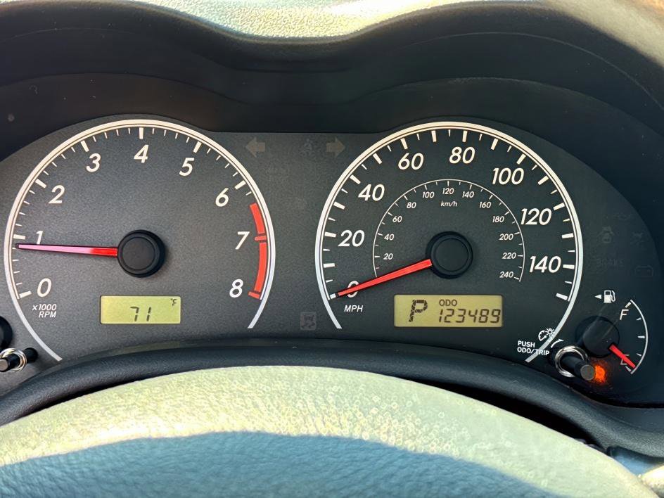 2013 Toyota Corolla LE photo 22