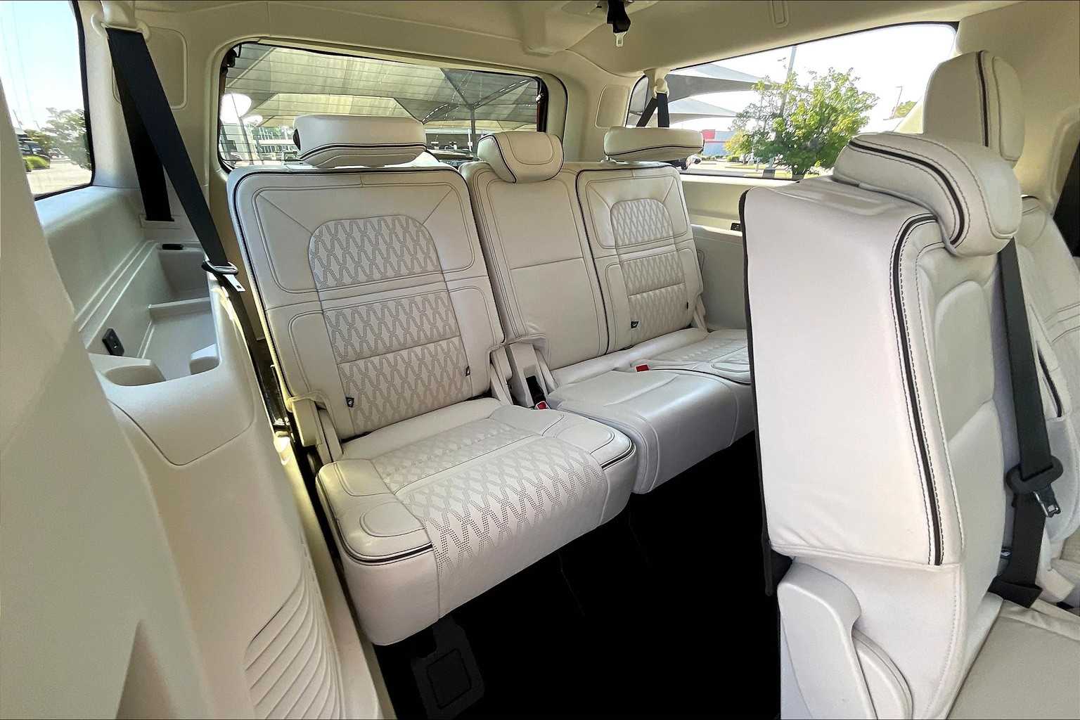 2024 Lincoln Navigator Black Label photo 32