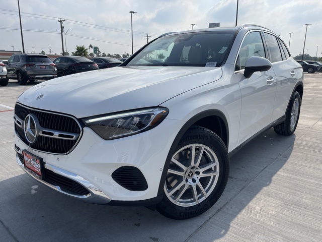 2025 Mercedes Benz GLC 300 4MATIC photo 3