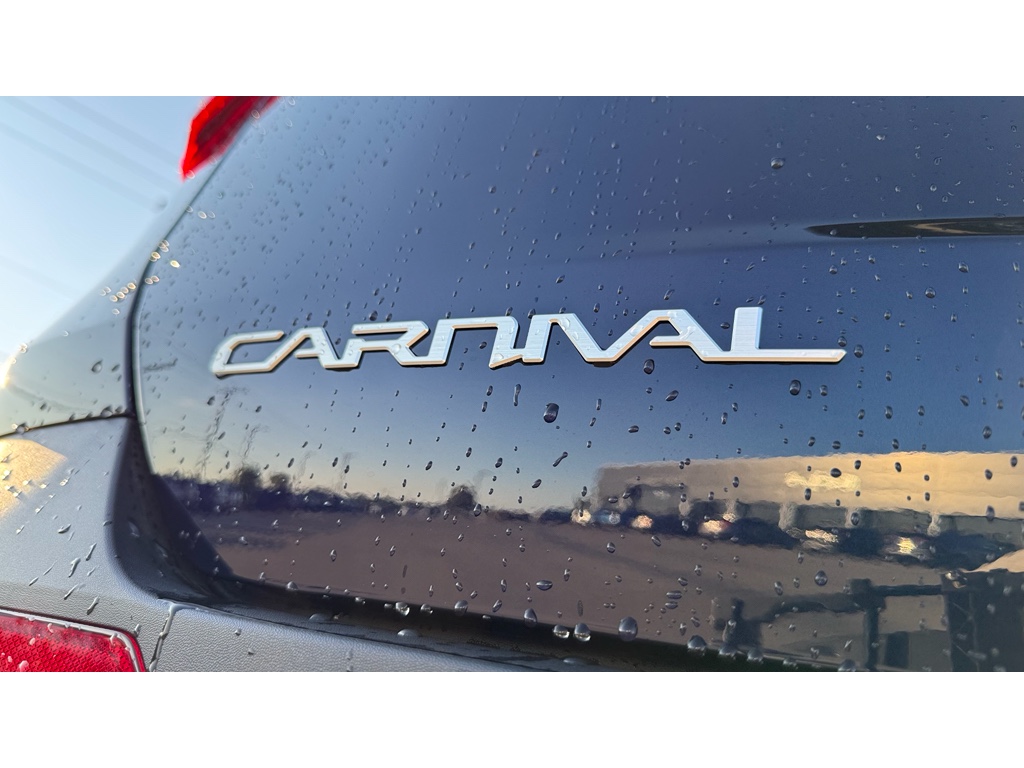 2026 Kia Carnival EX photo 2
