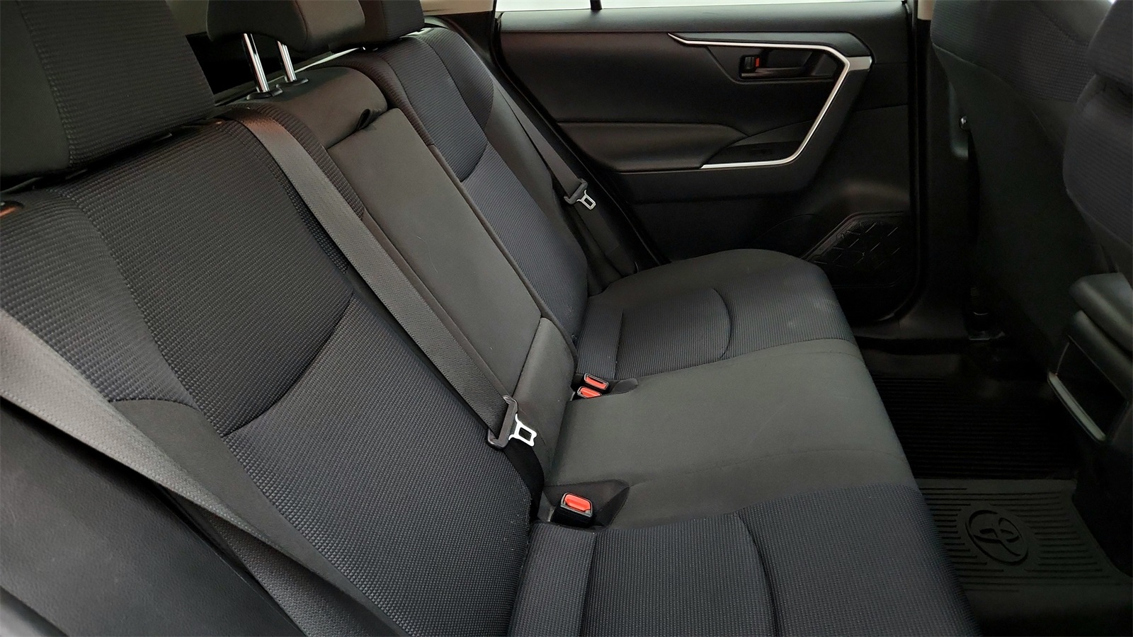 2019 Toyota RAV4 LE photo 38
