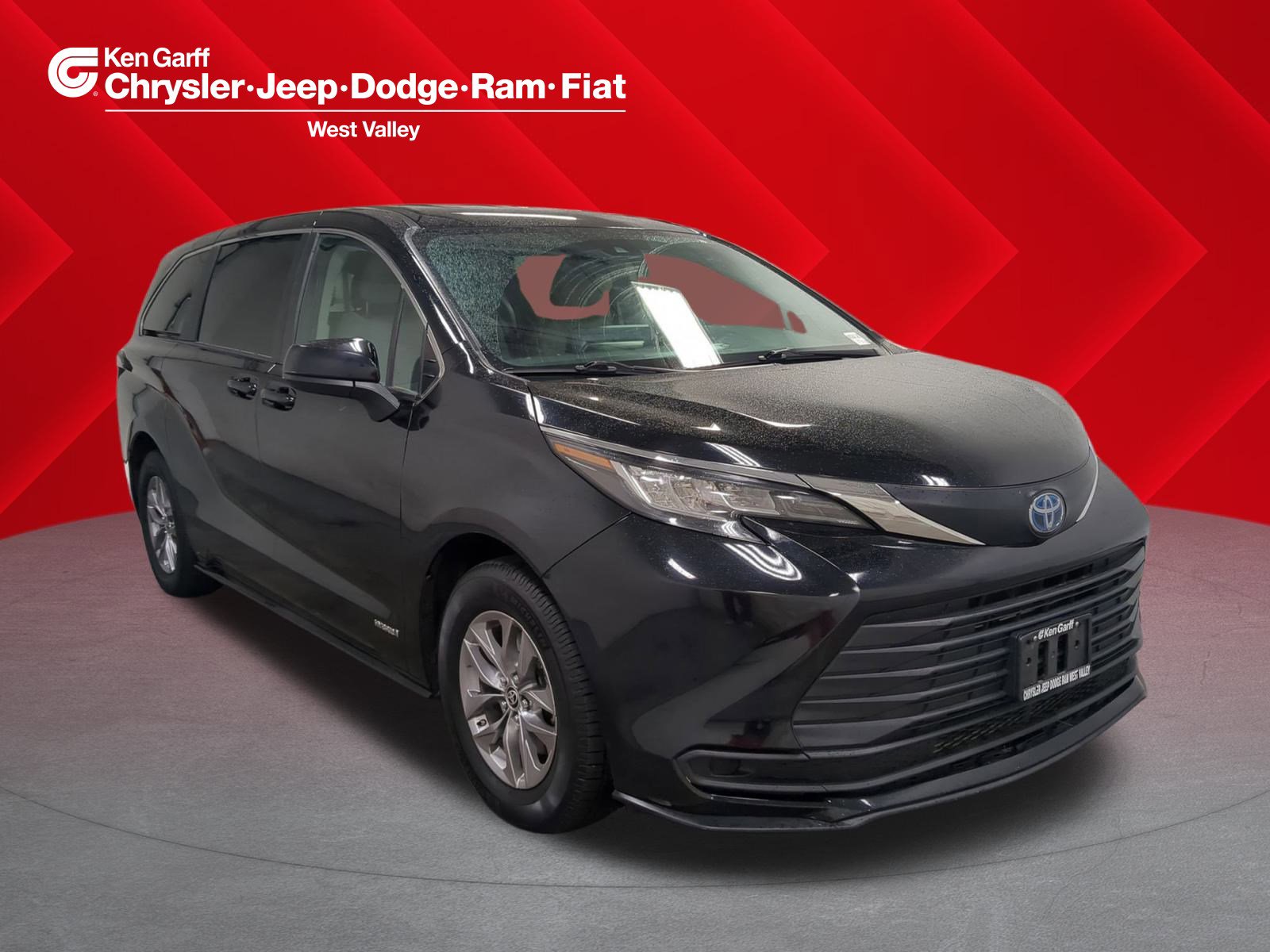 2021 Toyota Sienna LE's photo