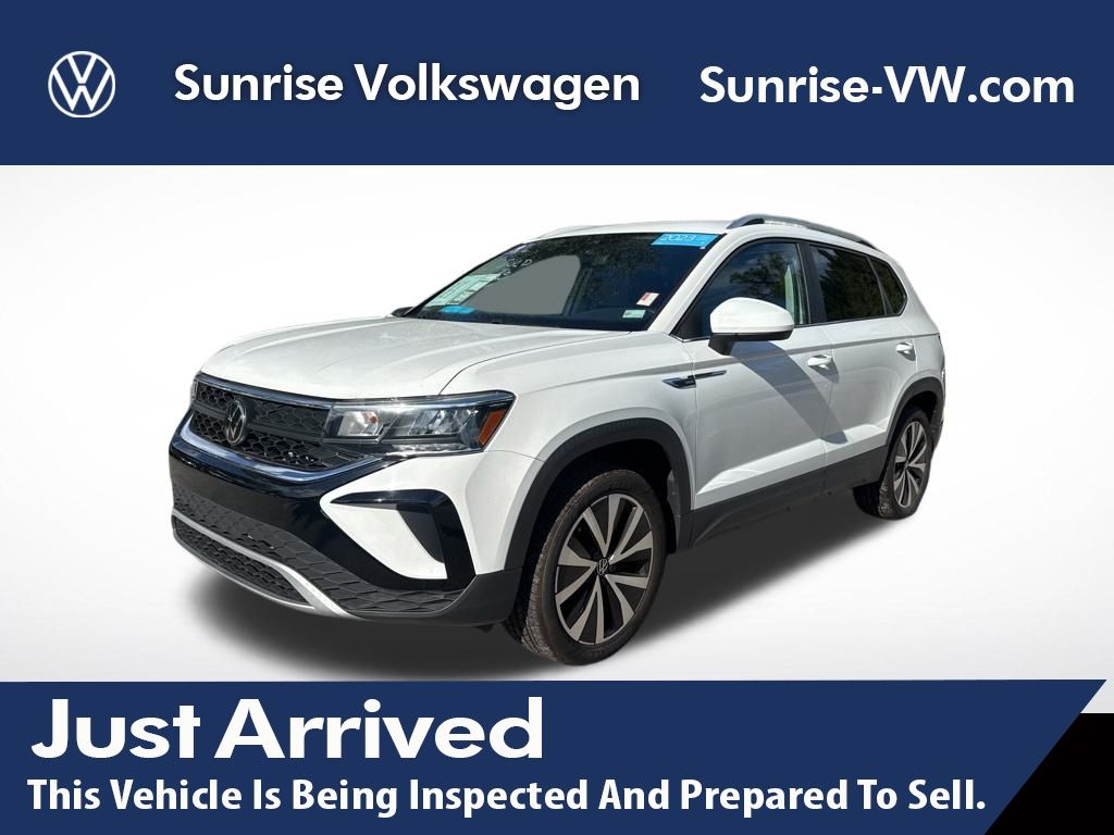2023 Volkswagen Taos SE's photo