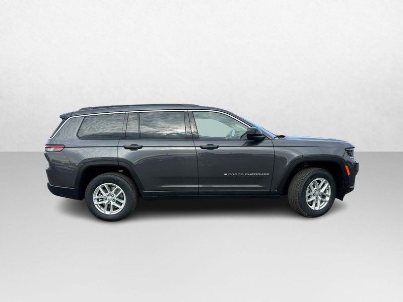 2025 Jeep Grand Cherokee Laredo X photo 2