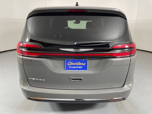 2025 Chrysler Pacifica photo 7