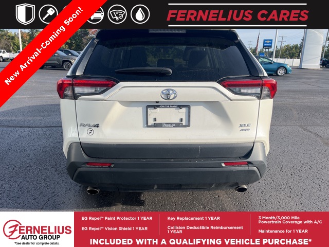 2022 Toyota RAV4 XLE Premium photo 3