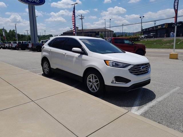 2021 Ford Edge SEL photo 2