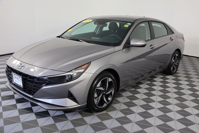 2023 Hyundai Elantra SEL photo 4