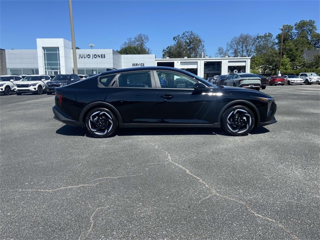 2025 Kia K4 EX photo 2