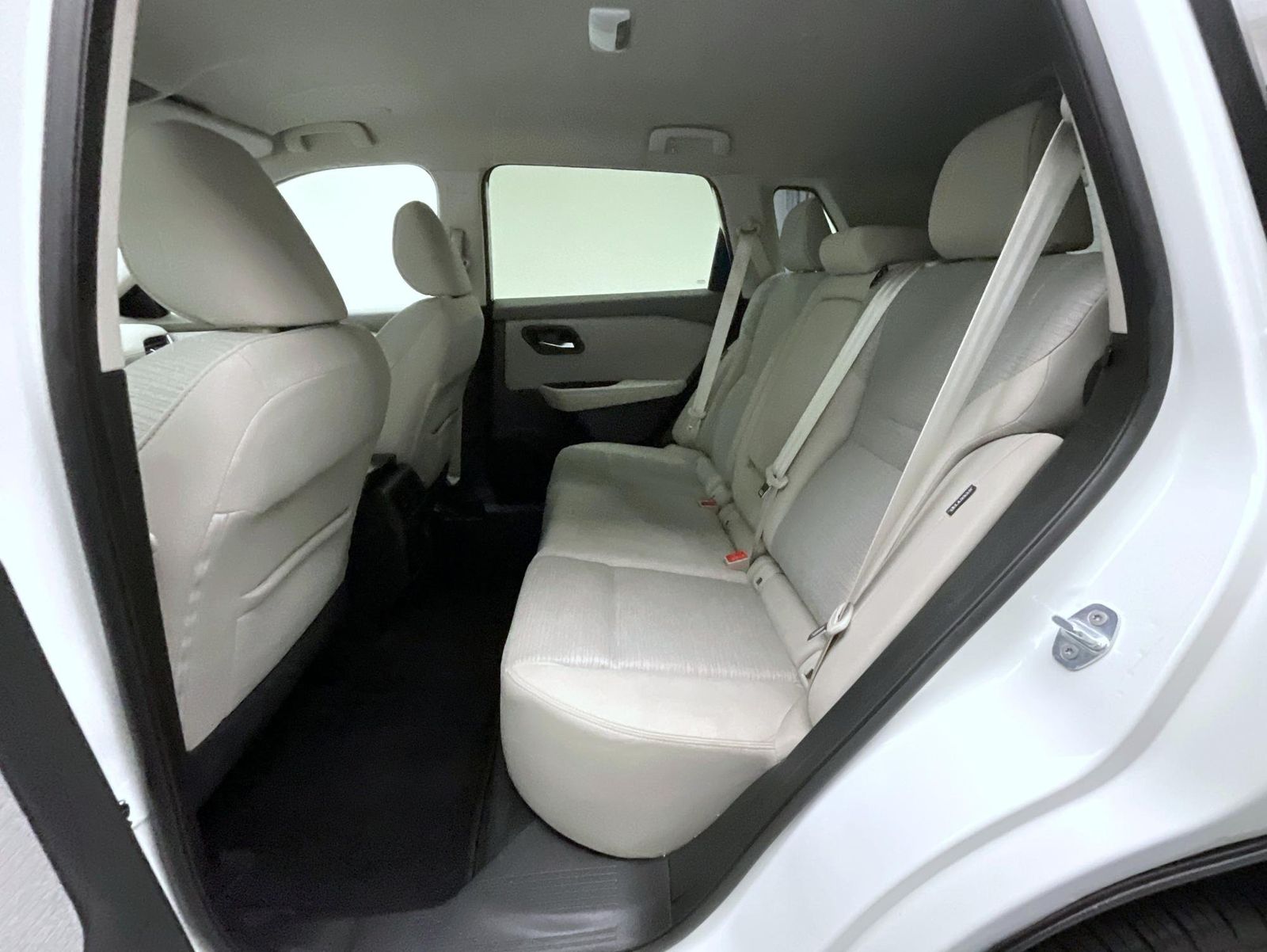 2022 Nissan Rogue SV photo 19