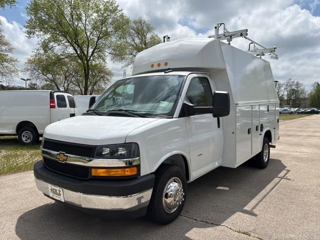 2024 Chevrolet Express Cutaway Base's photo