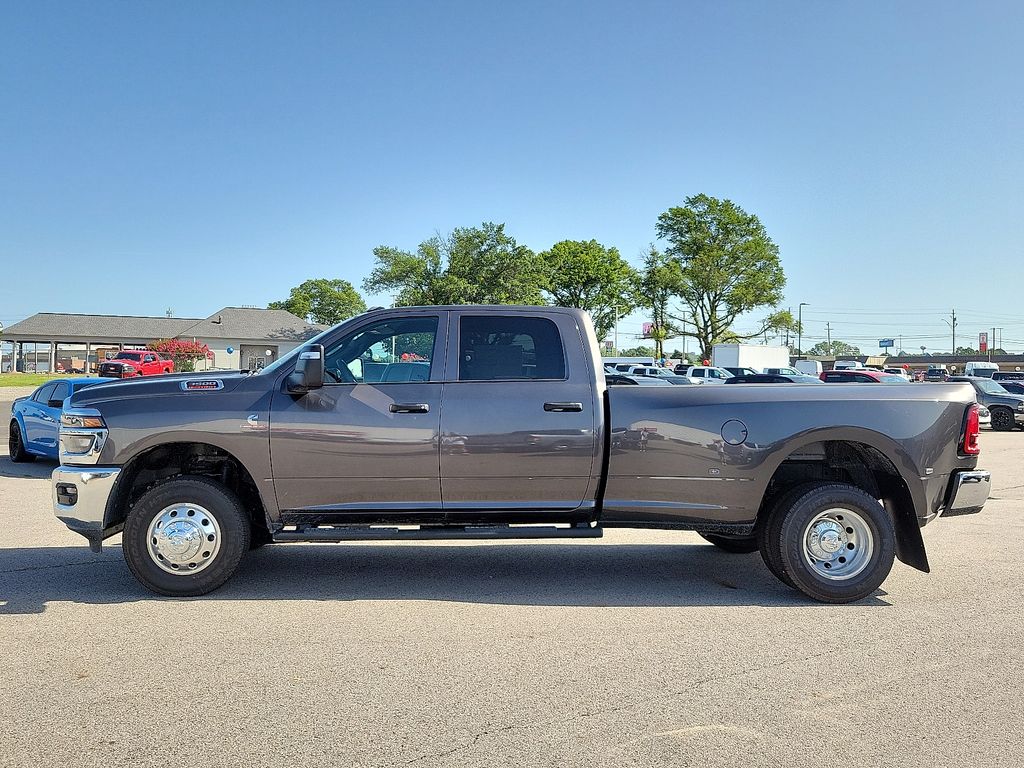 2025 Ram 3500 Tradesman photo 3