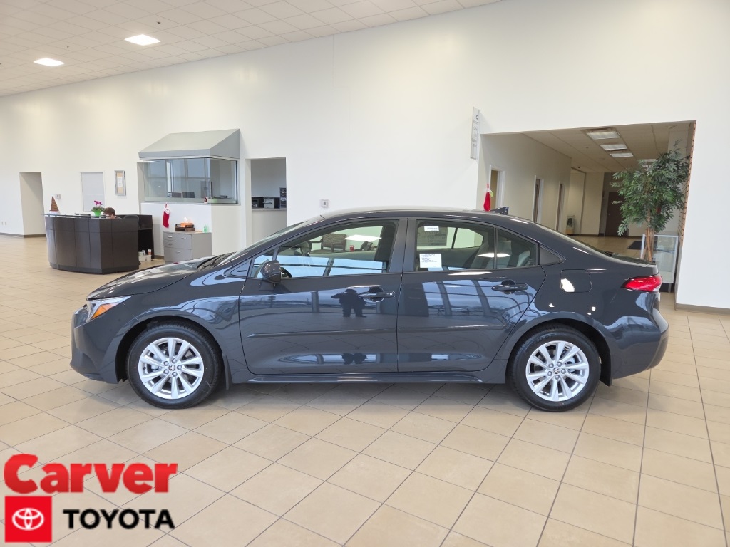 2026 Toyota Corolla LE's photo