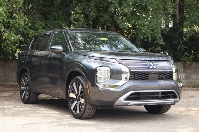 2025 Mitsubishi Outlander SE's photo