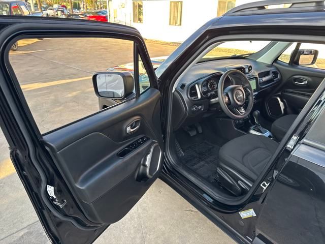 2022 Jeep Renegade Latitude photo 24
