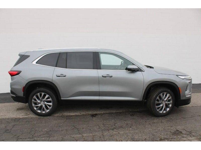 2025 Buick Enclave Preferred photo 3