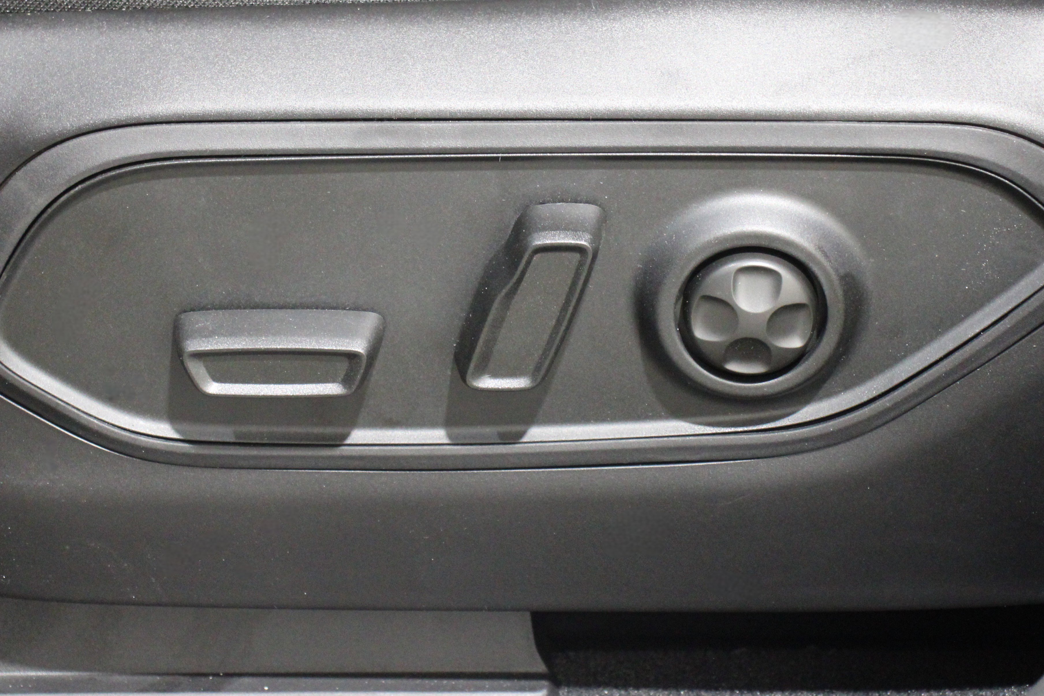 2025 Jeep Grand Cherokee Limited photo 3