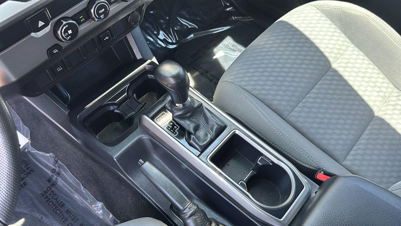 2021 Toyota Tacoma SR5 photo 22