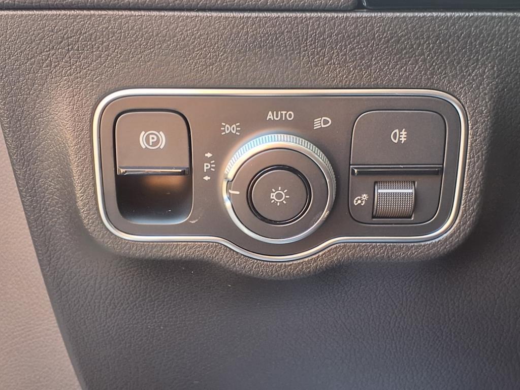 2025 Mercedes Benz GLA 250 photo 13