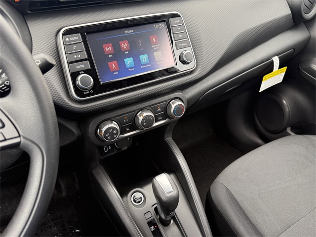 2025 Nissan Kicks Play S photo 17
