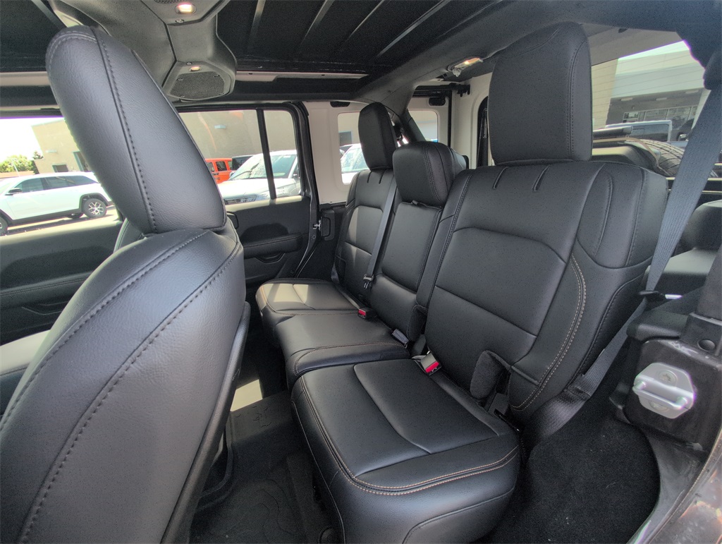 2025 Jeep Wrangler Sahara photo 22