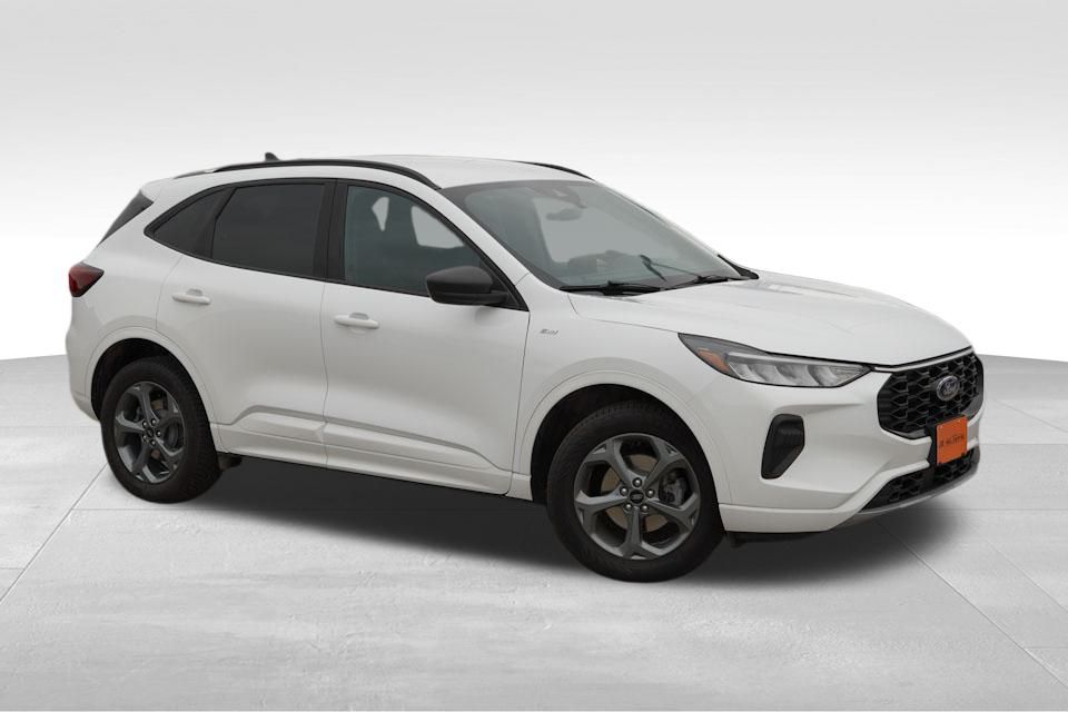 2023 Ford Escape ST-Line photo 2