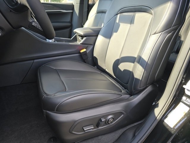 2025 Jeep Grand Cherokee Limited photo 3