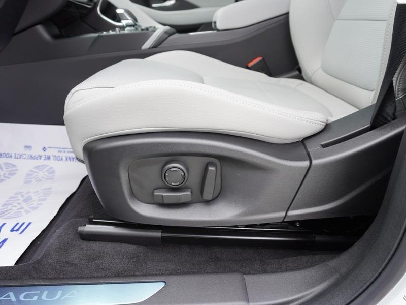 2024 Jaguar E-PACE P250 photo 10