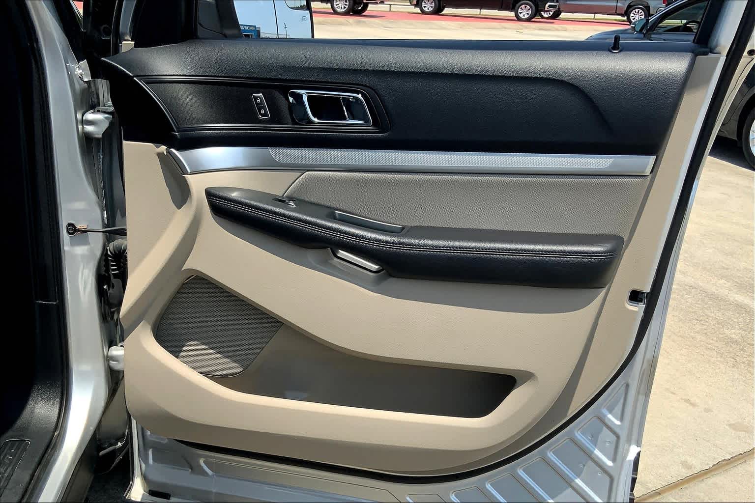 2019 Ford Explorer Base photo 19
