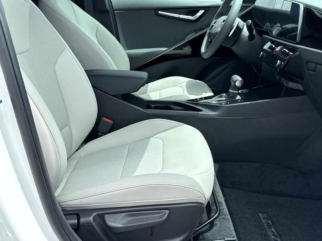 2025 Kia Niro EX Touring photo 12