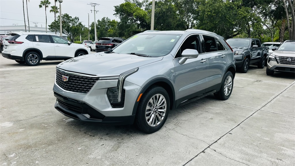 2024 Cadillac XT4 Premium Luxury photo 3