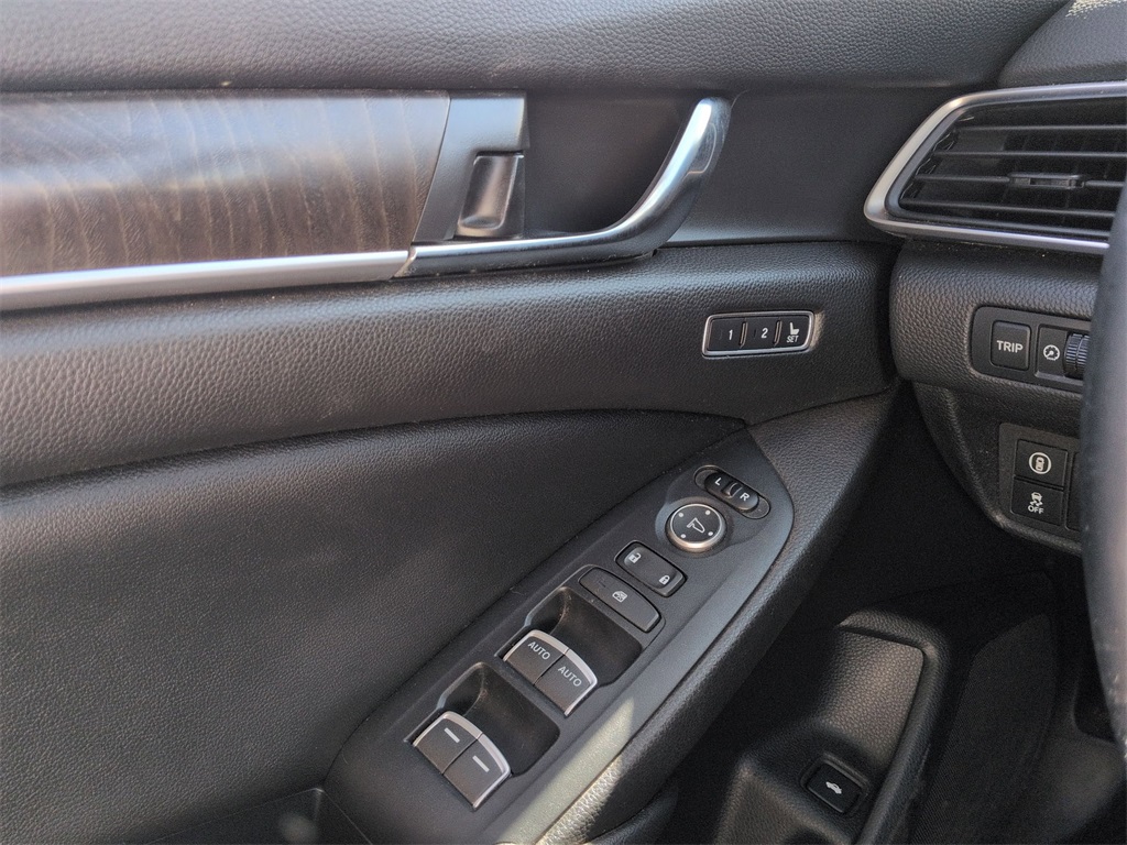2019 Honda Accord EX-L 2.0T photo 26