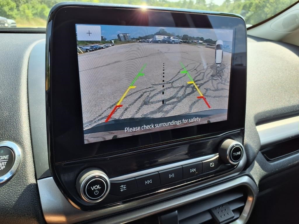 Used 2021 Red Ford SE image 16