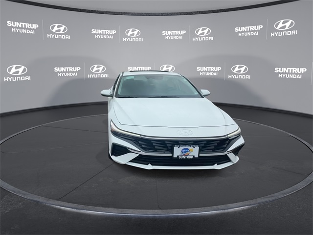 2024 Hyundai Elantra SEL Convenience photo 3