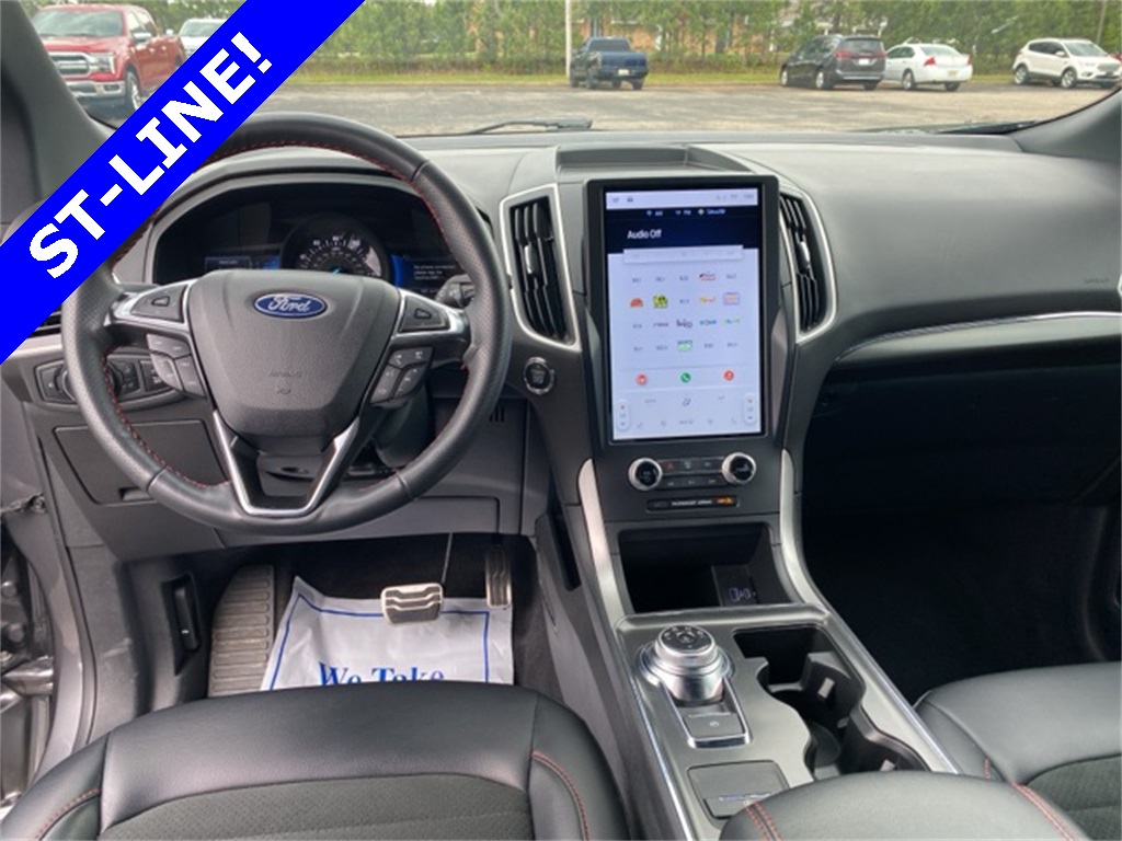 2024 Ford Edge ST photo 2